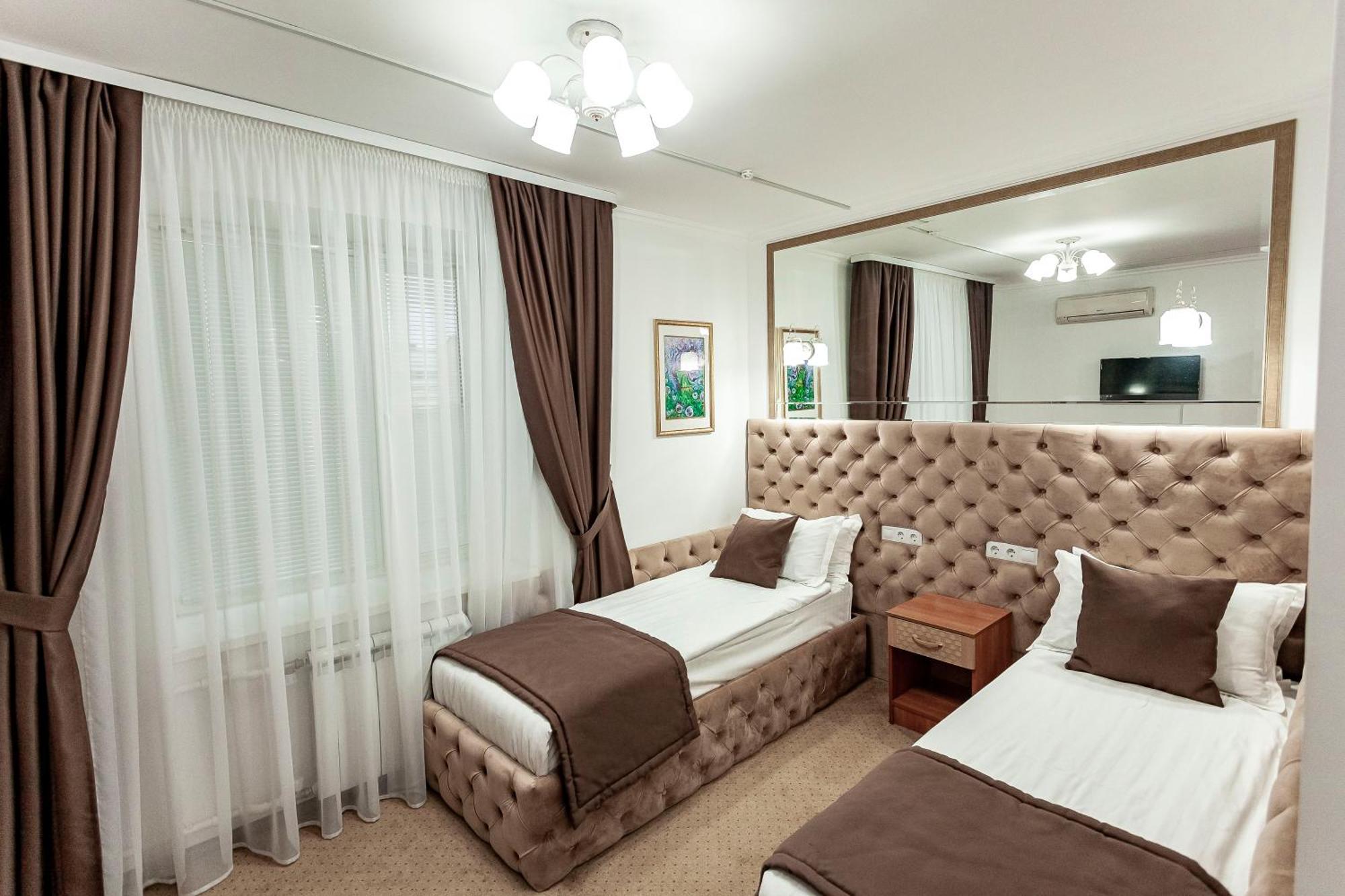 Kurmet Hotel Орал Екстер'єр фото