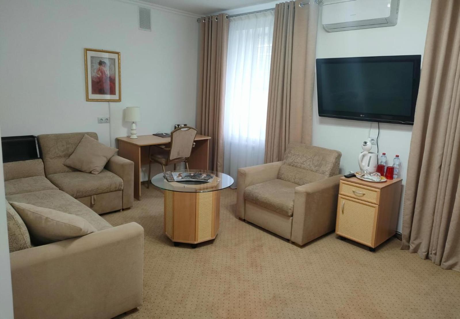 Kurmet Hotel Орал Екстер'єр фото
