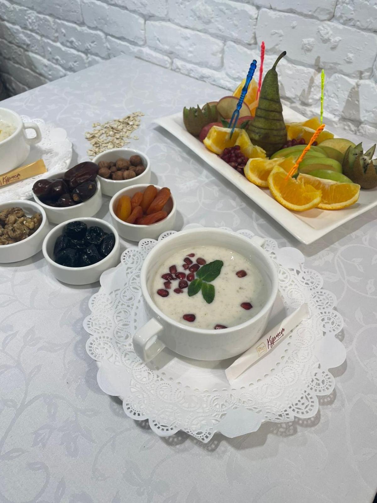 Kurmet Hotel Орал Екстер'єр фото