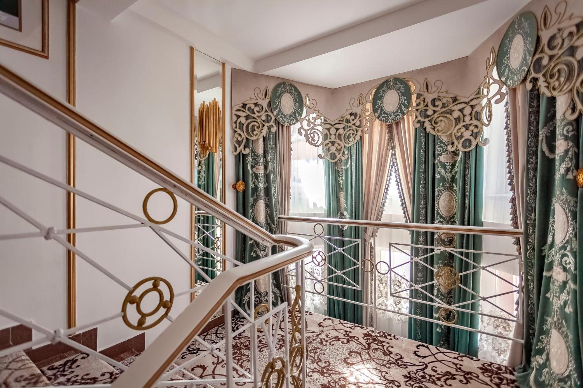 Kurmet Hotel Орал Екстер'єр фото