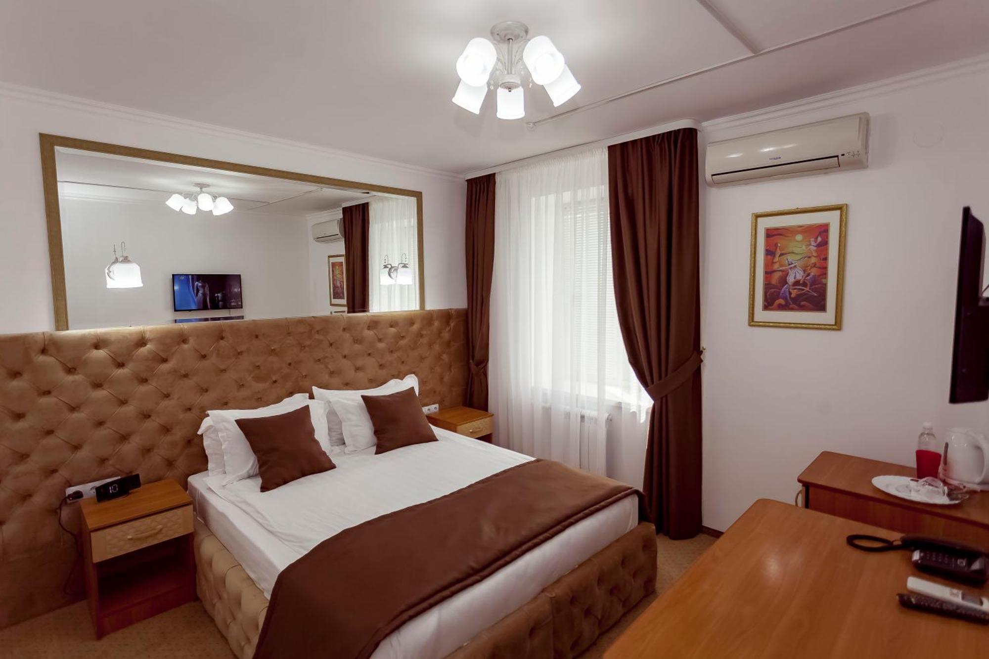 Kurmet Hotel Орал Екстер'єр фото